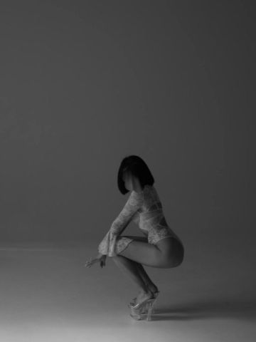 Индра Молодая Брюнетка